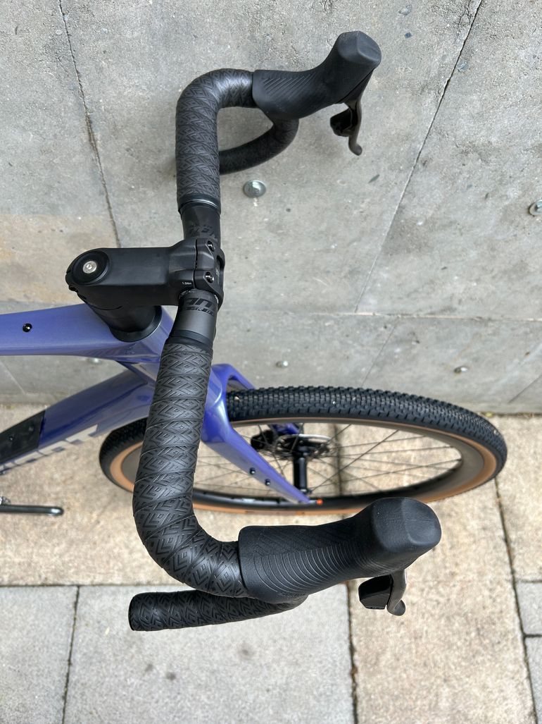Used Giant Revolt Advanced Pro 0 (SRAM Force AXS) 2025 2025 Road & Gravel, Purple — image 8 of 8