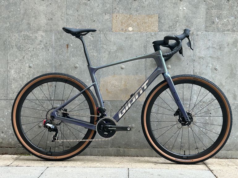 Used Giant Revolt Advanced Pro 0 (SRAM Force AXS) 2025 2025 Road & Gravel, Purple — image 1 of 8