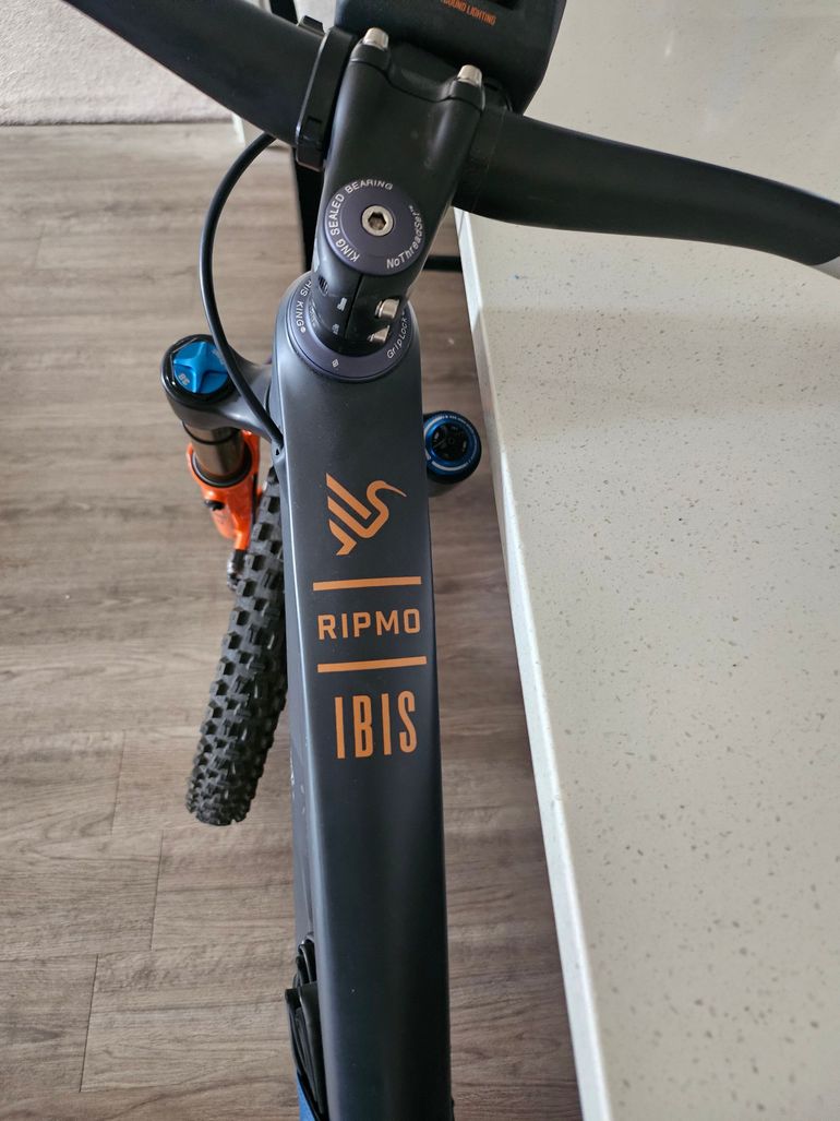 Used Ibis Cycles Ripmo - V2 2022 2022 Mountainbike, Black — image 9 of 9