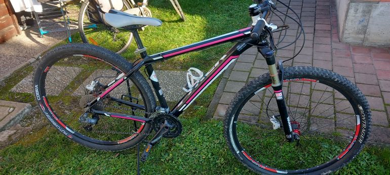 Used Trek X/caliber 2020 2017 Mountainbike, Black — image 3 of 6