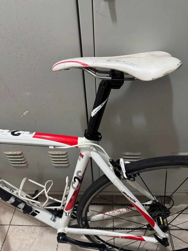 Used Bianchi Via Nirone Shimano Sora 2010 Road & Gravel, White — image 7 of 7