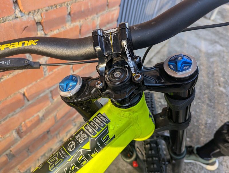 Used Commencal Supreme 2016 Mountainbike, Black — image 5 of 11