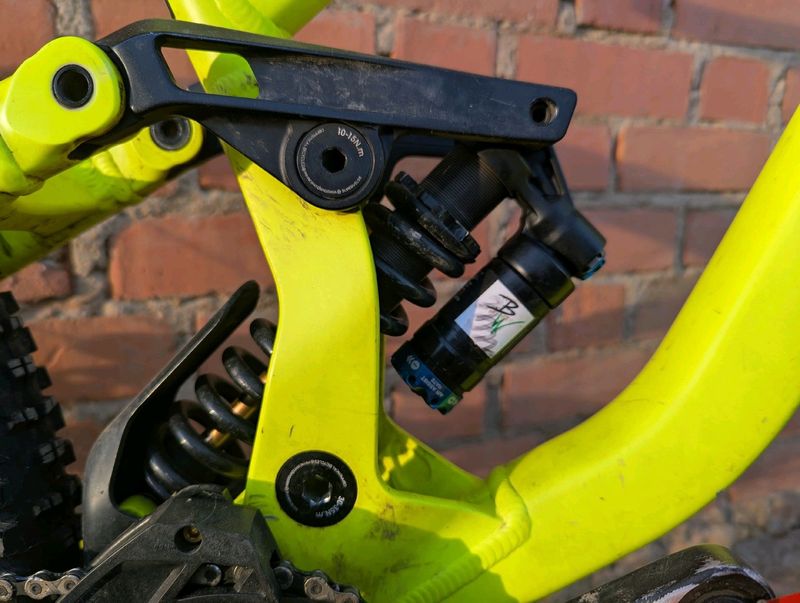 Used Commencal Supreme 2016 Mountainbike, Black — image 6 of 11