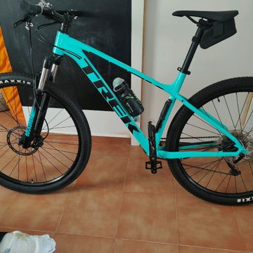 Used Trek Marlin 7 Gen 3 2025 2025 Mountainbike, Blue, 27.5, 29 — image 3 of 8