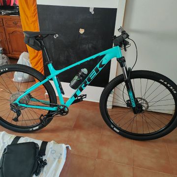 Used Trek Marlin 7 Gen 3 2025 2025 Mountainbike, Blue, 27.5, 29 — image 1 of 8