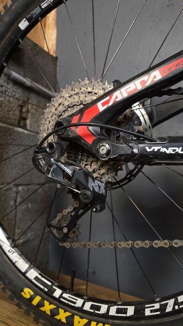 YT Industries Capra AL 2 2015 27.5 2015 Mountainbike usato, Rosso — immagine 4 di 10