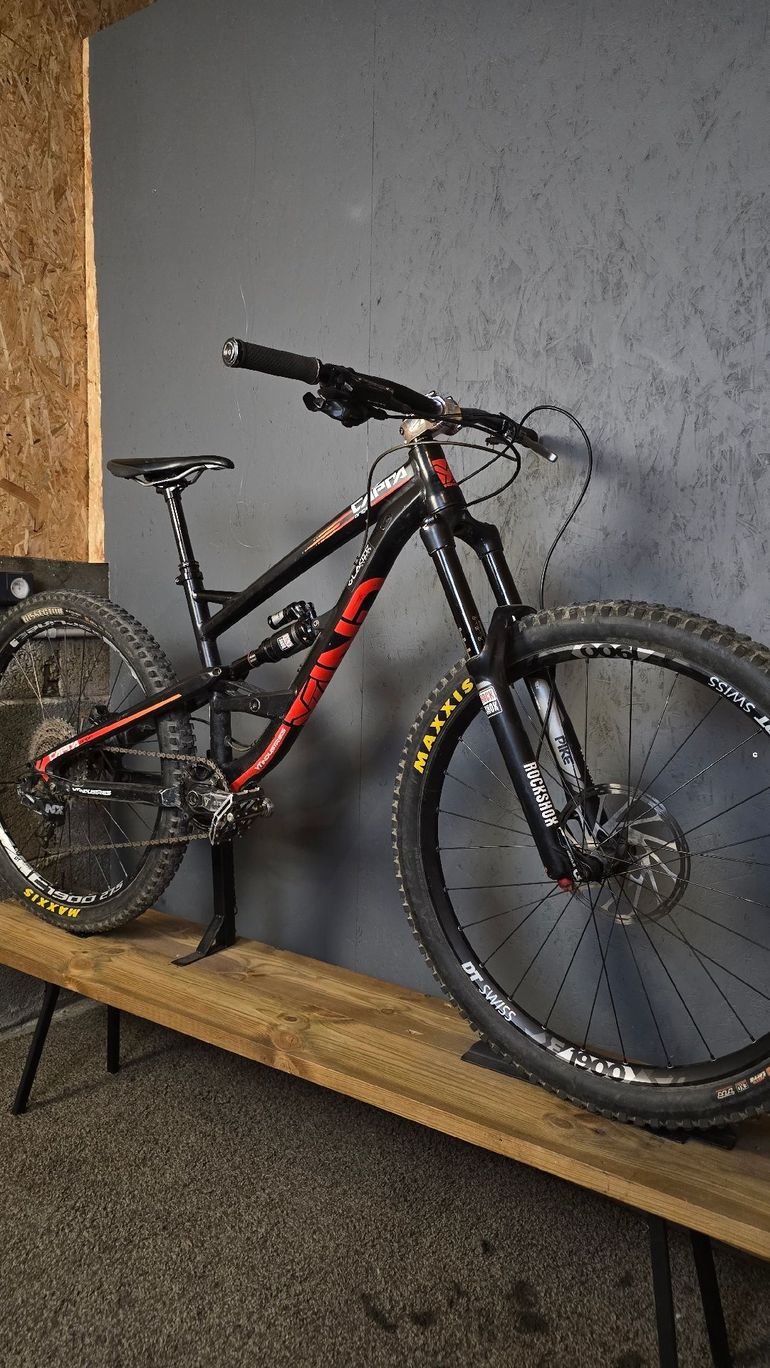 YT Industries Capra AL 2 2015 27.5 2015 Mountainbike usato, Rosso — immagine 7 di 10