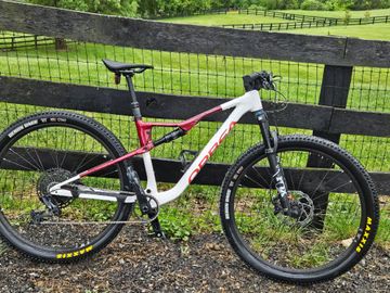 Used Orbea Oiz SRAM GX Eagle 2023 Mountainbike, White — image 1 of 20