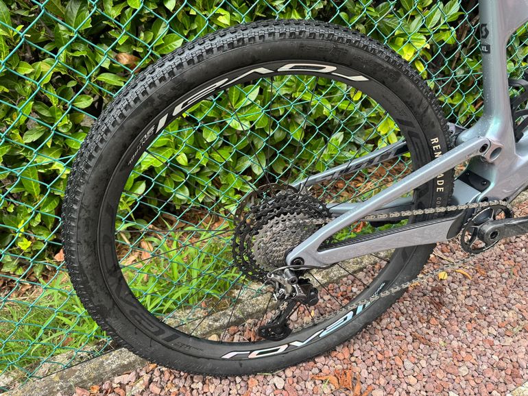 Gebrauchtes Scott Spark RC Pro 2023 2023 Mountainbike, Hellgrau, 29 — Bild 4 von 8