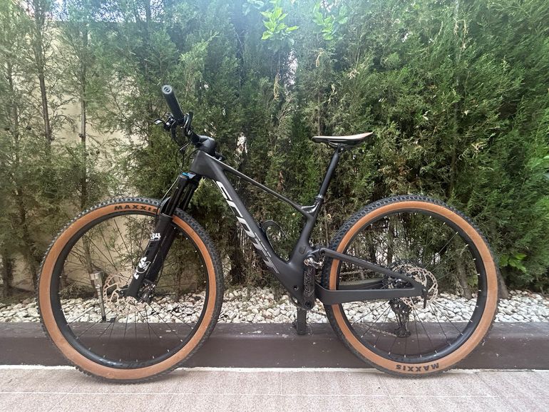 Scott Spark RC Team 2022 2022 Mountainbike de segunda mano, Negro — imagen 2 de 4