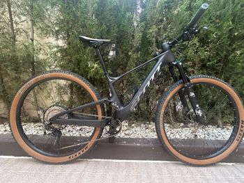Scott Spark RC Team 2022 2022 Mountainbike de segunda mano, Negro — imagen 1 de 4