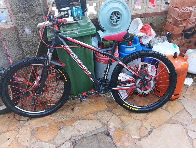 Gebrauchtes Bergamont Revox Shimano Deore LX 2024 Mountainbike, Rot — Bild 2 von 11