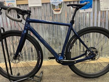 Used Pivot Vault Gen 3 2023 Road & Gravel, Blue — image 2 of 5