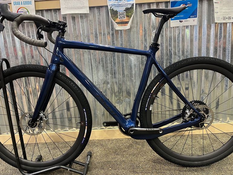 Used Pivot Vault Gen 3 2023 Road & Gravel, Blue — image 2 of 5