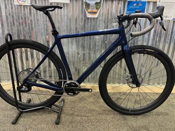 Used Pivot Vault Gen 3 2023 Road & Gravel, Blue — image 1 of 5