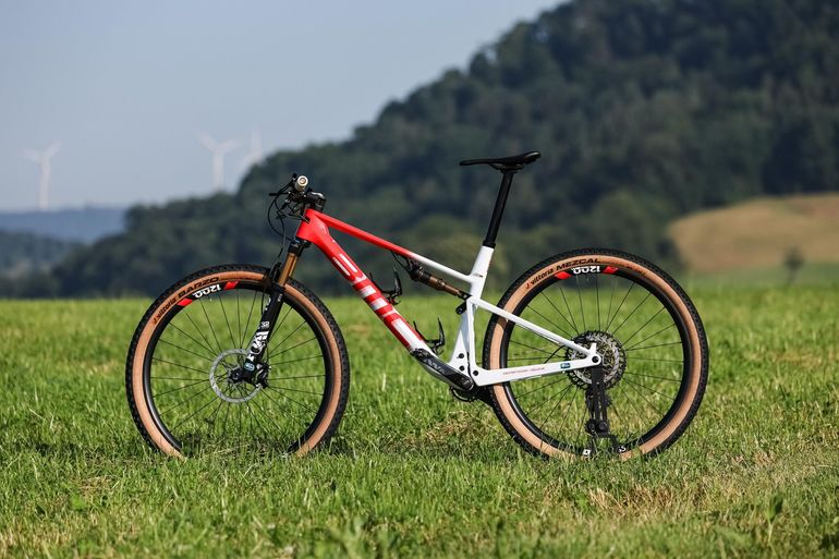 Used BMC Fourstroke 01 LTD 2023 2023 Mountainbike, White, 29 — image 2 of 15