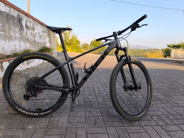 Used Trek X-Caliber 8 2021 2021 Mountainbike, Black, 29 — image 3 of 7