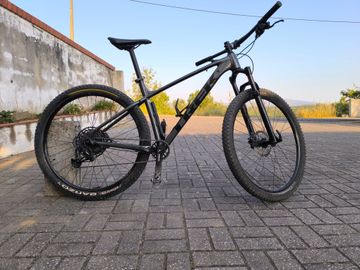 Used Trek X-Caliber 8 2021 2021 Mountainbike, Black, 29 — image 2 of 7