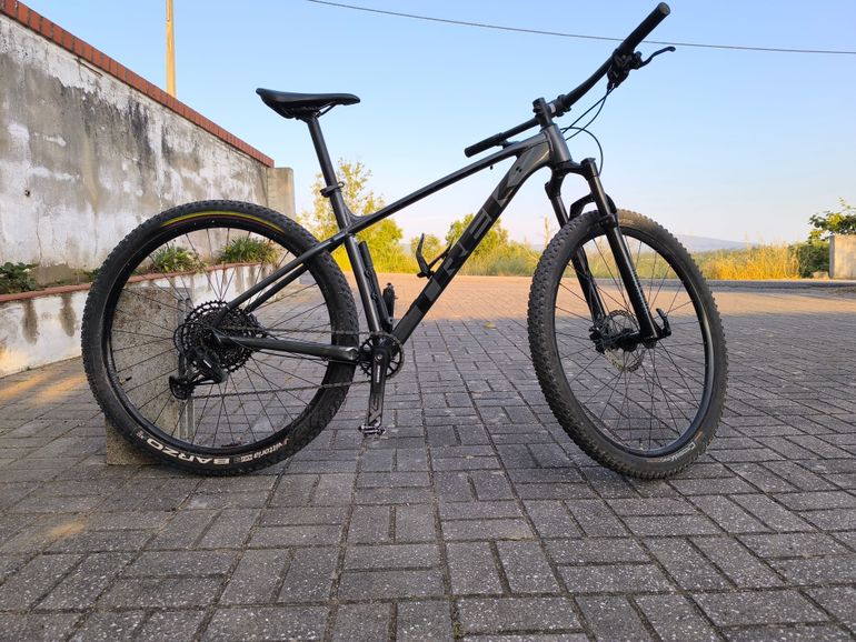 Used Trek X-Caliber 8 2021 2021 Mountainbike, Black, 29 — image 2 of 7