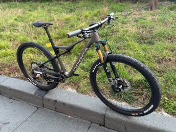 Gebrauchtes Orbea OIZ M-PRO 2024 2024 Mountainbike, Hellgrau, 29 — Bild 3 von 7