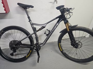 Tweedehands Orbea M 10 TR 2022 Mountainbike — afbeelding 1 van 3