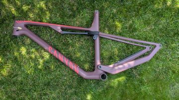 Used Canyon Lux Trail CF 7 2023 Frameset 2023 Mountainbike, Red, 29 — image 2 of 4