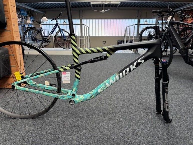 Used Specialized S-Works Epic Frameset 2022 Mountainbike, Green — image 3 of 3