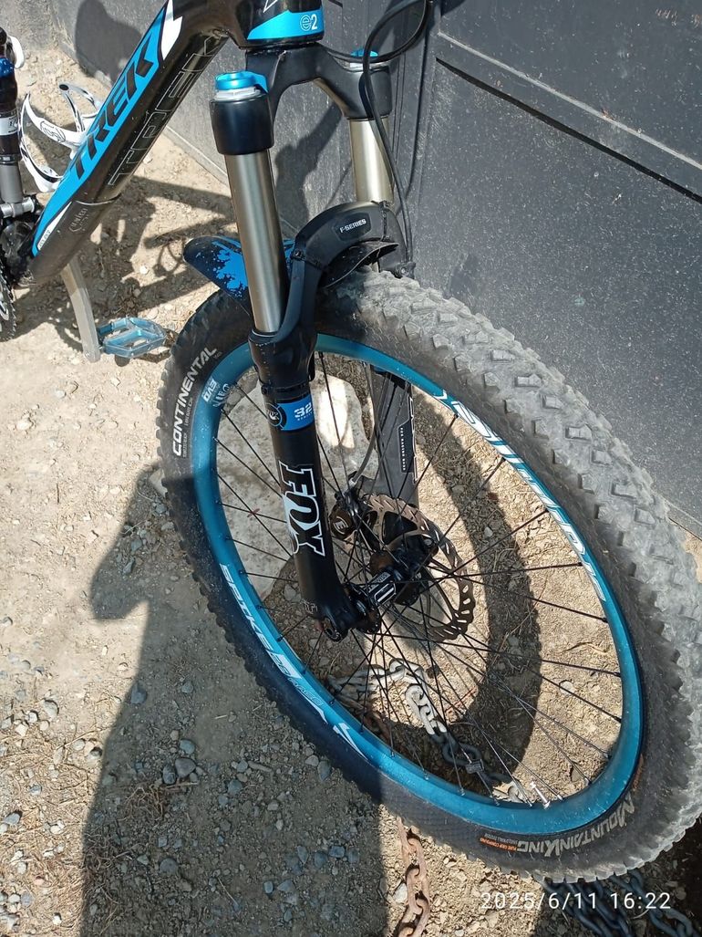 Used Trek Fuel EX 9.8 2011 2011 Mountainbike, Blue, 26 — image 6 of 12
