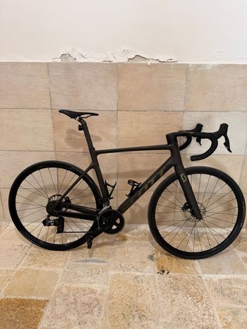 Used SCOTT ADDICT 2021 Road & Gravel, Black — image 1 of 5