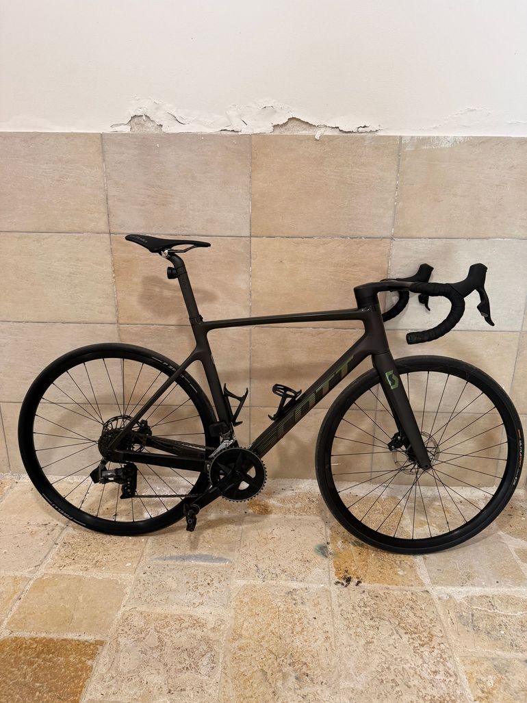 Used SCOTT ADDICT 2021 Road & Gravel, Black — image 1 of 5