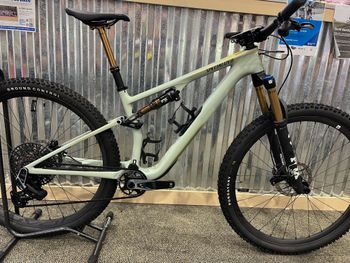 Used Specialized Epic 8 EVO Pro 2024 Mountainbike, Grün — image 1 of 5