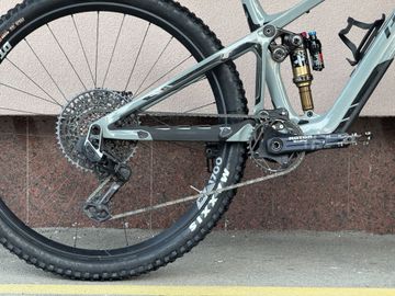 Gebrauchtes Pivot Shuttle SL SRAM X01 Eagle AXS 2024 Mountainbike, Hellgrau — Bild 3 von 11