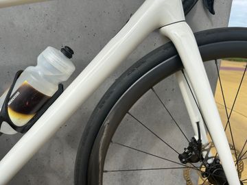 Used Specialized Aethos Shimano 105 Di2 2025 Road & Gravel, White — image 2 of 21