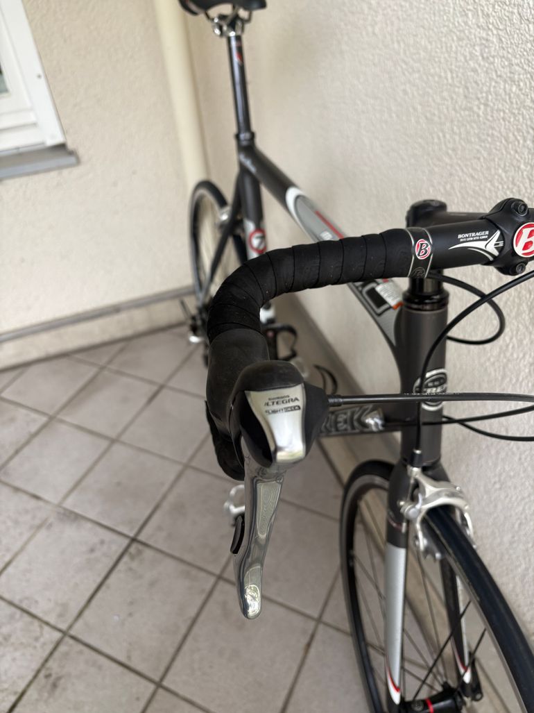 Used Trek Madone 5.0 2007 2007 Road & Gravel, Light Gray — image 3 of 7
