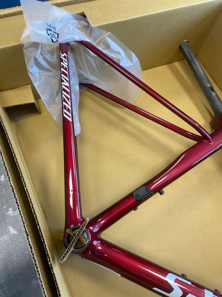 Used Specialized Tarmac SL8 2024 Road & Gravel, Red — image 3 of 3