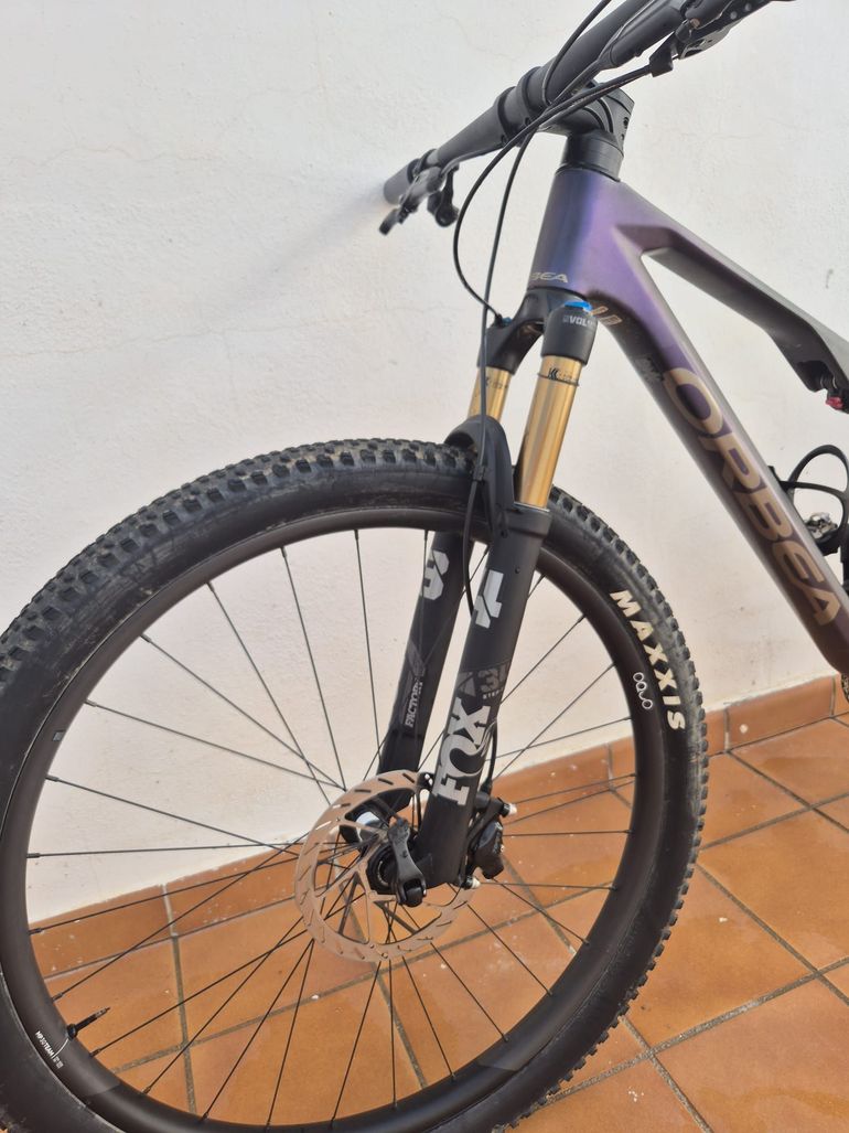 Used Orbea OIZ M-TEAM AXS 2024 2024 Mountainbike, Purple, 29 — image 6 of 13