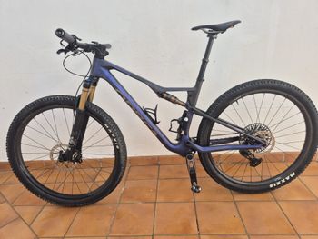Used Orbea OIZ M-TEAM AXS 2024 2024 Mountainbike, Purple, 29 — image 1 of 13