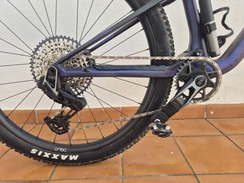 Used Orbea OIZ M-TEAM AXS 2024 2024 Mountainbike, Purple, 29 — image 3 of 13