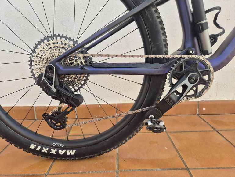 Used Orbea OIZ M-TEAM AXS 2024 2024 Mountainbike, Purple, 29 — image 3 of 13