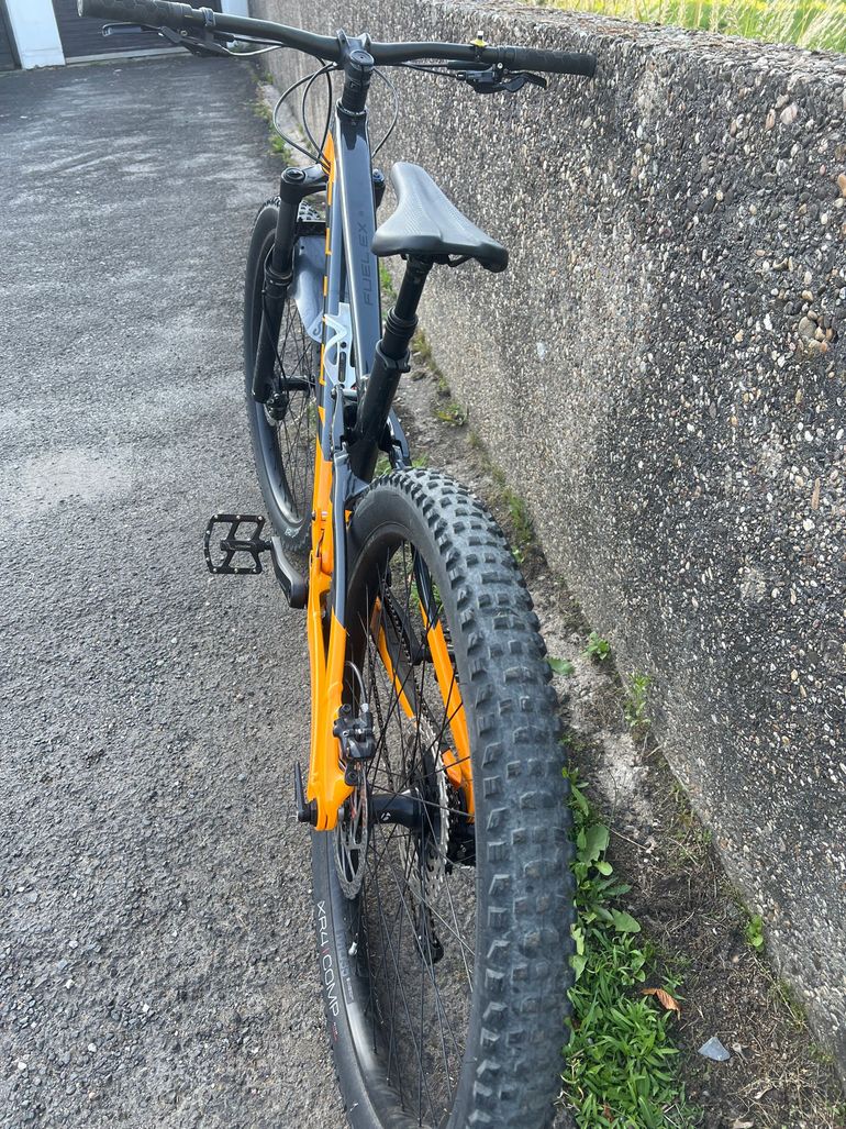 Used Trek Fuel EX 5 Gen 5 2023 2023 Mountainbike, Orange, 27.5, 29 — image 4 of 7