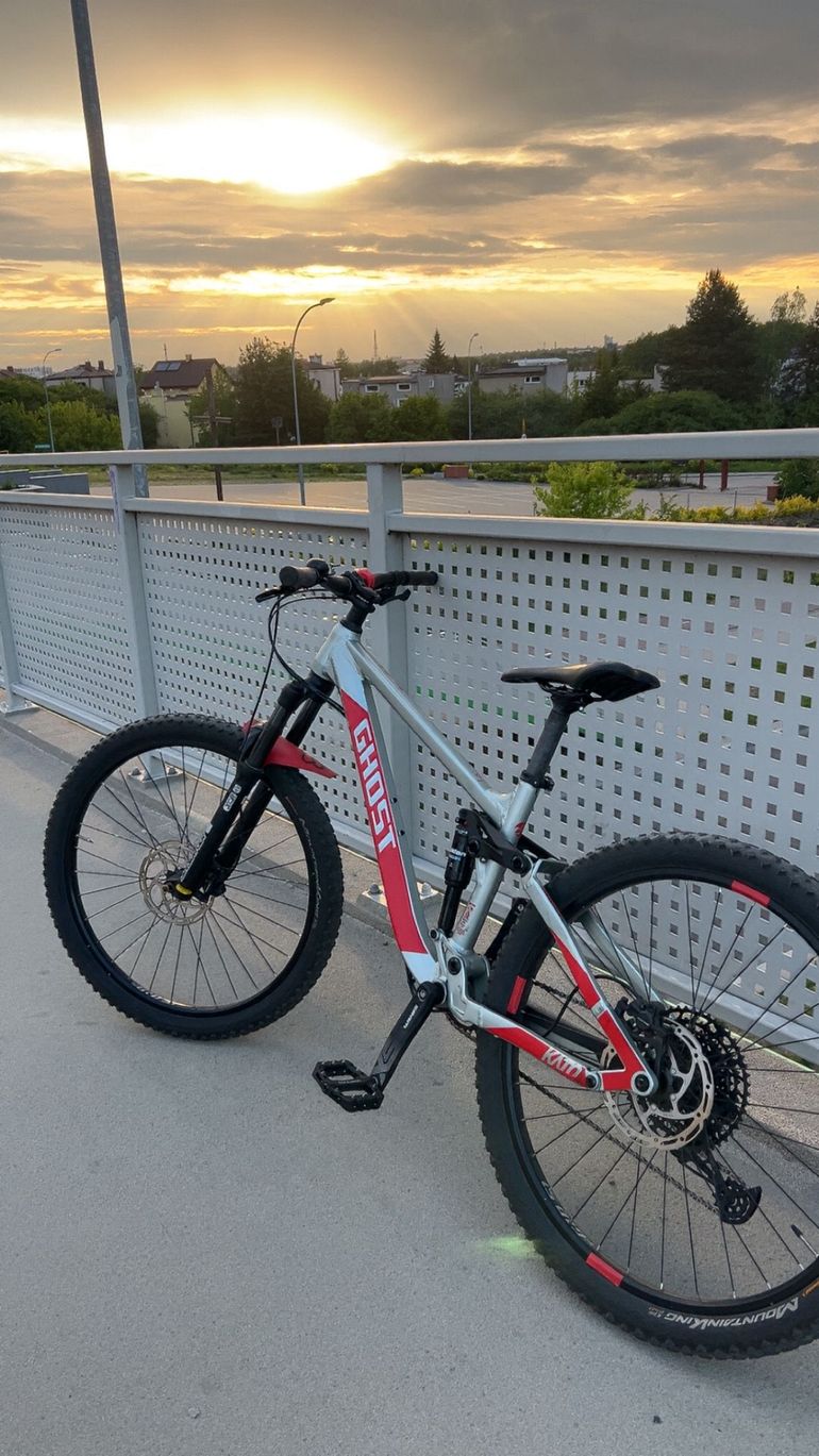 Used Ghost Kato FS 2023 2023 Mountainbike, Light Gray, 27.5 — image 3 of 6