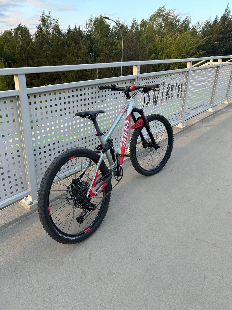 Used Ghost Kato FS 2023 2023 Mountainbike, Light Gray, 27.5 — image 4 of 6