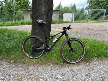 Orbea OIZ M-PRO 2023 2023 Mountainbike usato, Nero — immagine 3 di 15