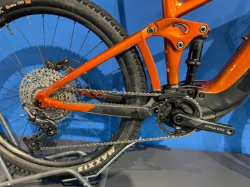 Giant Reign E+ 3, 2022 2022 Mountainbike de segunda mano, Naranja — imagen 2 de 6