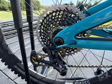 Used Yeti SB140 T2 2020 2020 Mountainbike, Blue, 27.5 — image 2 of 5