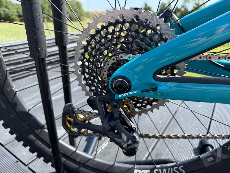 Used Yeti SB140 T2 2020 2020 Mountainbike, Blue, 27.5 — image 2 of 5