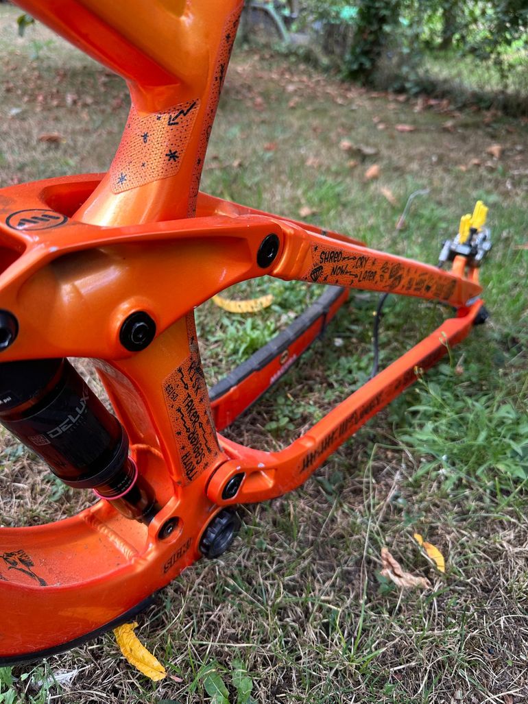 Używany Trek Slash 7 Gen 5 2022 Frameset 2022 Mountainbike — zdjęcie 8 z 10