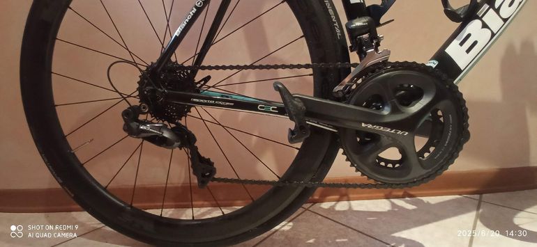 Used Bianchi Infinito CV Ultegra Di2 Compact 2014 2014 Road & Gravel, Green — image 3 of 4