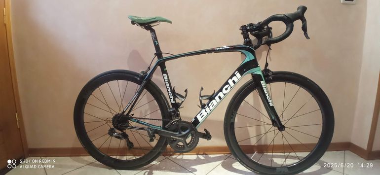 Used Bianchi Infinito CV Ultegra Di2 Compact 2014 2014 Road & Gravel, Green — image 1 of 4
