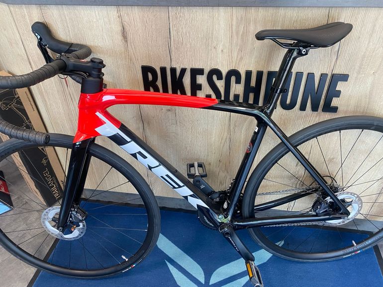Used Trek Émonda SL 6 Disc 2022 2022 Road & Gravel — image 2 of 6